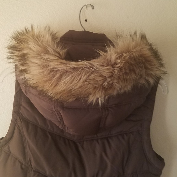SOLD**Back to School Hollister Puffer Vest  Brown - Picture 2 of 8